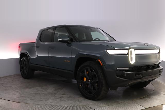 2025 Rivian R1T — photo 10 of 24