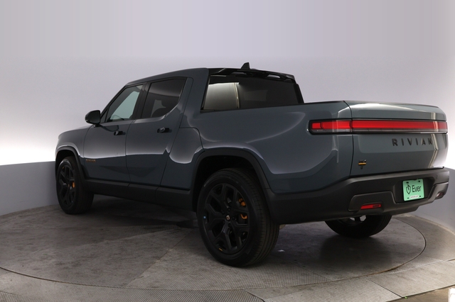 2025 Rivian R1T