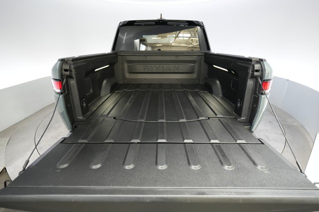 2025 Rivian R1T — photo 6 of 24