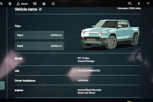 2025 Rivian R1T — photo 5 of 24