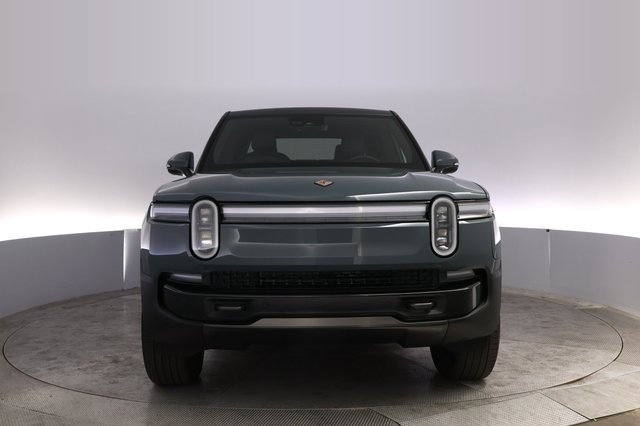 2025 Rivian R1T — photo 9 of 24