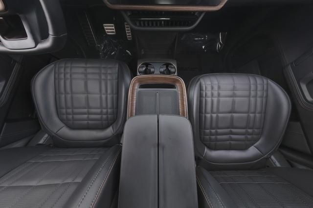 2025 Rivian R1T