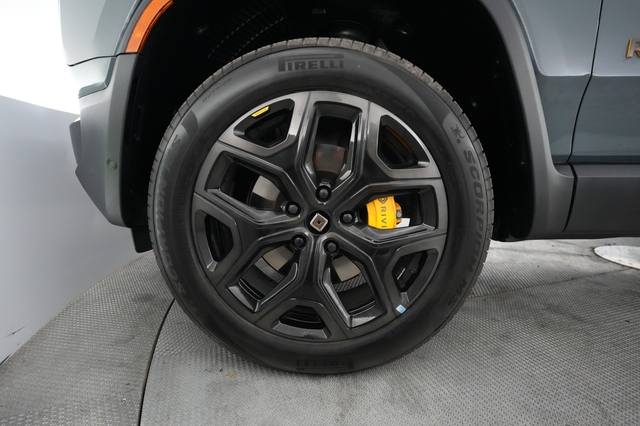 2025 Rivian R1T