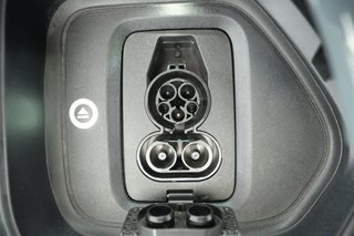 2025 Rivian R1T — photo 8 of 24