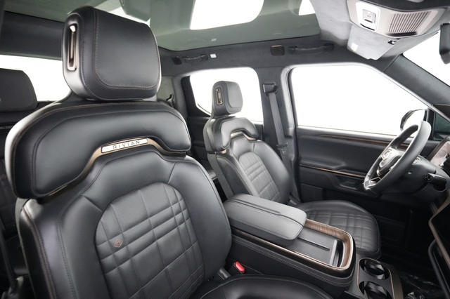 2025 Rivian R1T