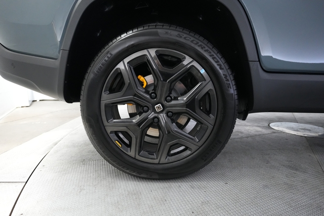2025 Rivian R1T