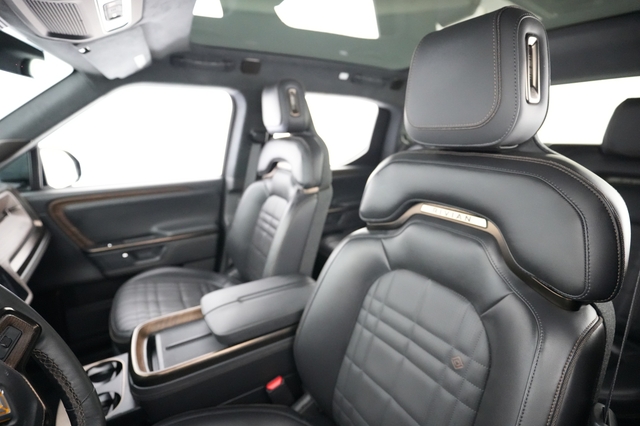 2025 Rivian R1T