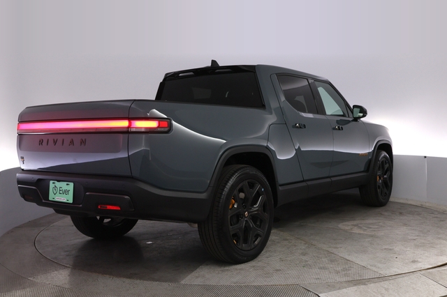 2025 Rivian R1T