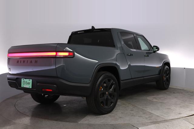 2025 Rivian R1T — photo 2 of 24