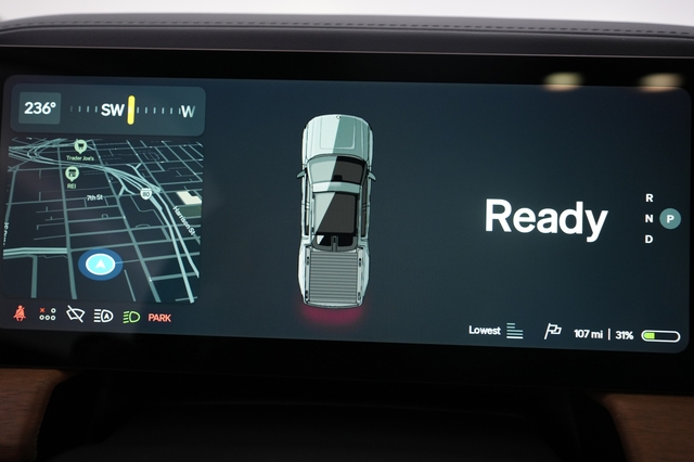 2025 Rivian R1T