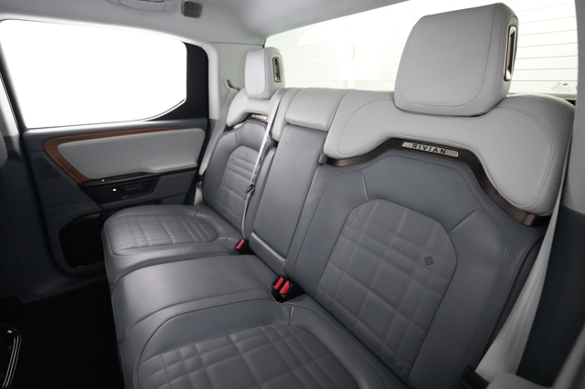 2025 Rivian R1T
