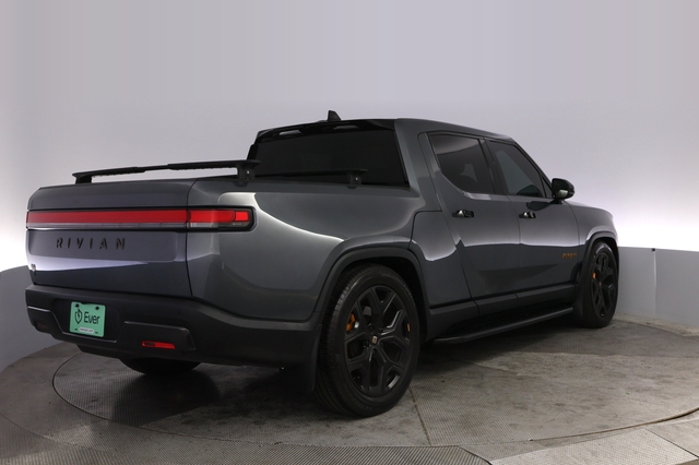 2025 Rivian R1T