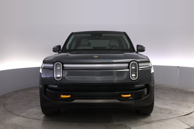 2025 Rivian R1T — photo 9 of 22