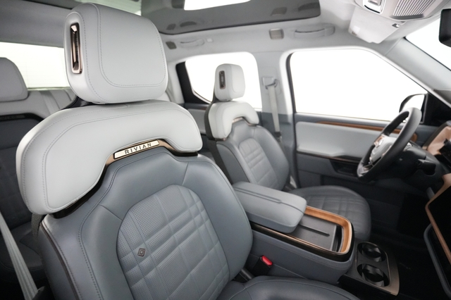2025 Rivian R1T