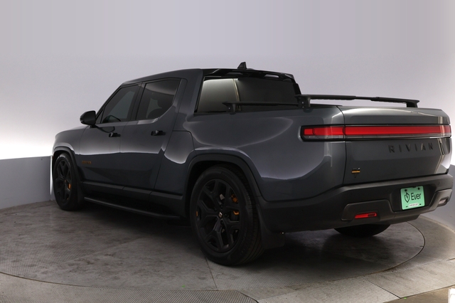 2025 Rivian R1T