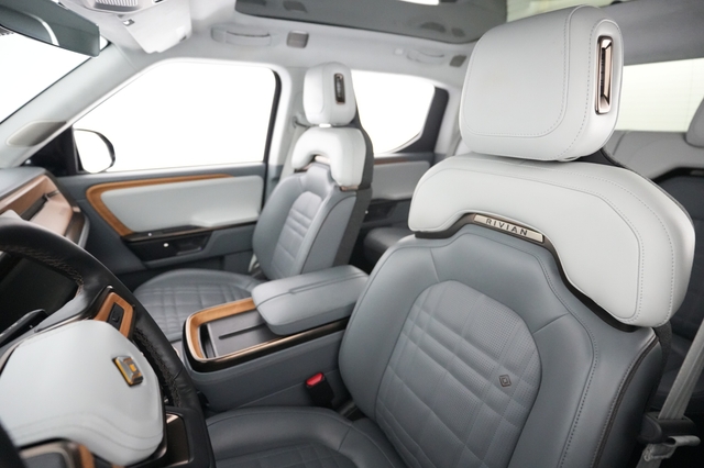2025 Rivian R1T