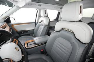 2025 Rivian R1T — photo 3 of 22