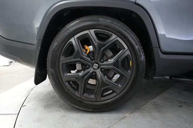 2025 Rivian R1T — photo 17 of 22