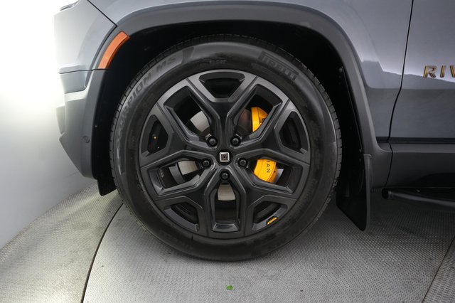 2025 Rivian R1T — photo 15 of 22