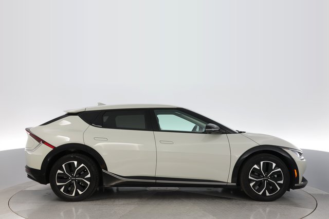 2023 Kia EV6 — photo 10 of 19