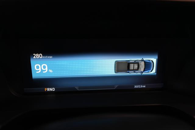 2023 Ford F-150 Lightning — photo 5 of 17
