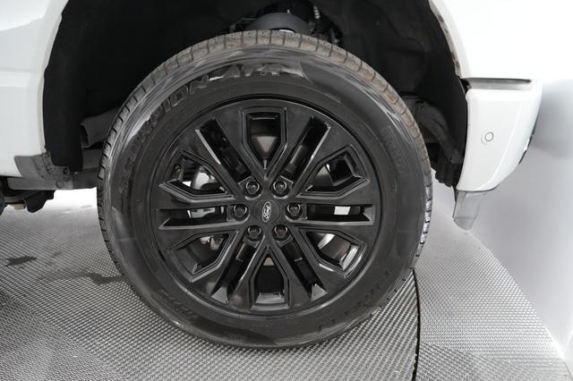 2023 Ford F-150 Lightning — photo 9 of 17