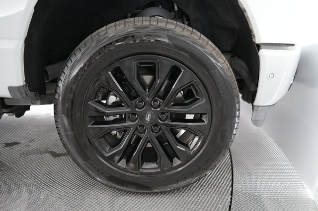 2023 Ford F-150 Lightning — photo 9 of 17