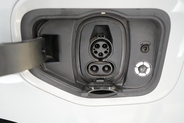 2023 Ford F-150 Lightning — photo 8 of 17