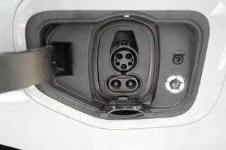 2023 Ford F-150 Lightning — photo 8 of 17