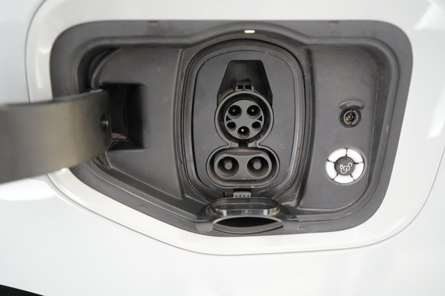 2023 Ford F-150 Lightning — photo 8 of 17