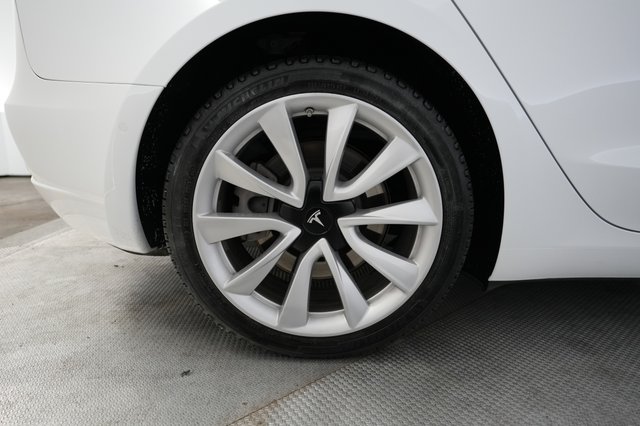2020 Tesla Model 3 — photo 17 of 22