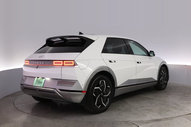2024 Hyundai IONIQ 5 — photo 2 of 26