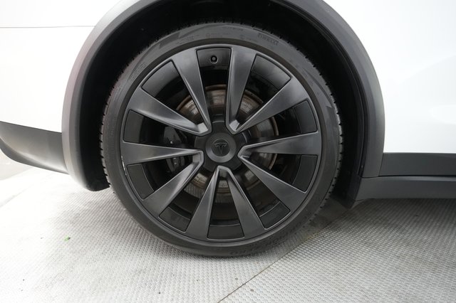 2023 Tesla Model X — photo 17 of 25