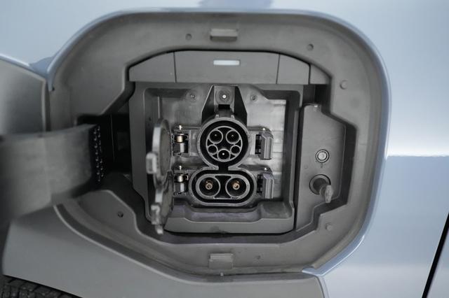 2023 Subaru Solterra — photo 8 of 18
