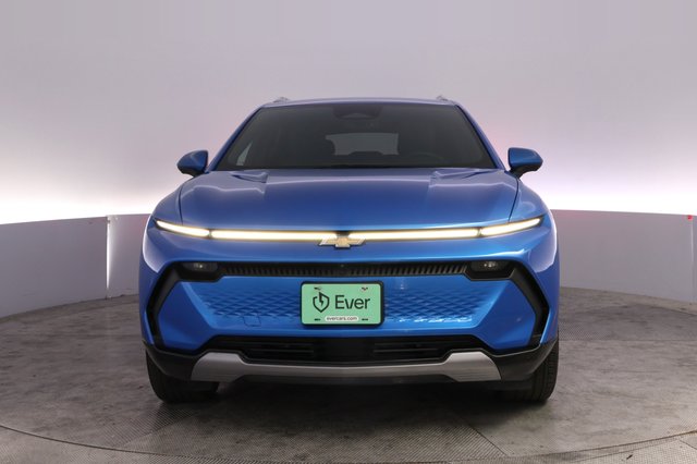 2024 Chevrolet Equinox EV — photo 9 of 27
