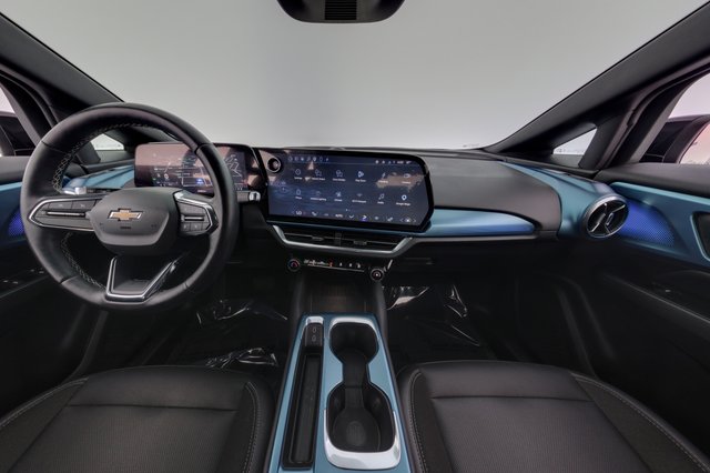 2024 Chevrolet Equinox EV — photo 21 of 23