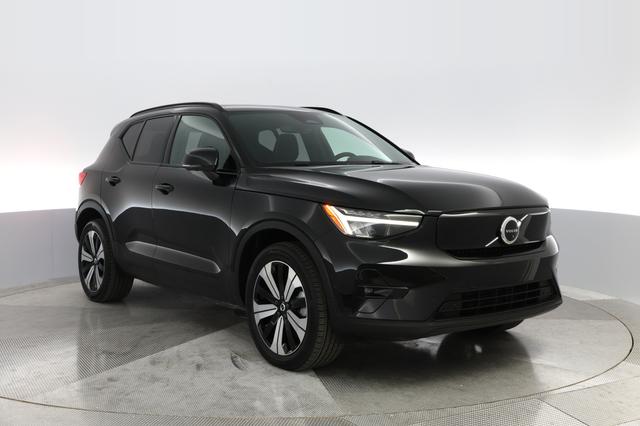 2023 Volvo XC40 Recharge — photo 7 of 31