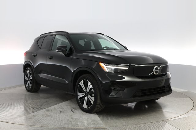 2023 Volvo XC40 Recharge — photo 7 of 31