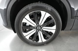 2023 Volvo XC40 Recharge — photo 13 of 31