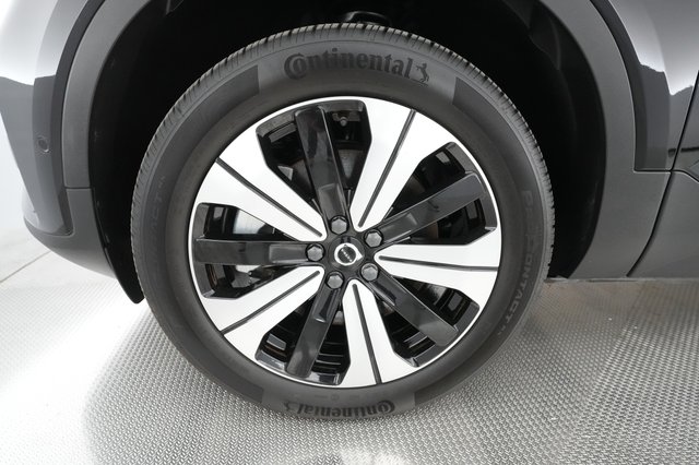 2023 Volvo XC40 Recharge — photo 13 of 31