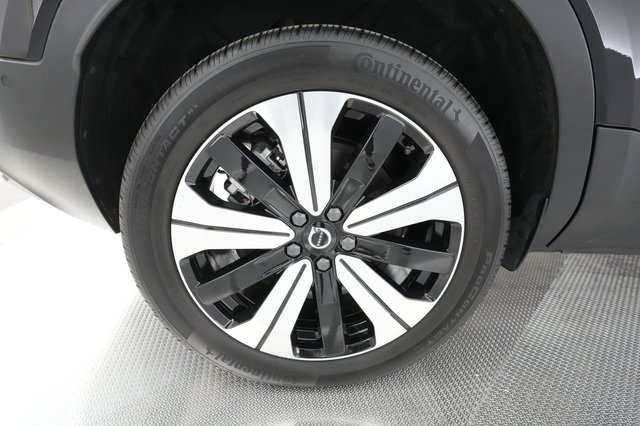 2023 Volvo XC40 Recharge — photo 16 of 31
