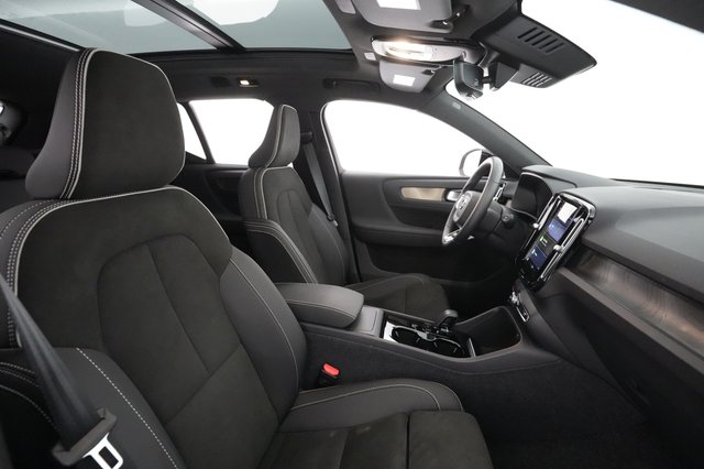 2023 Volvo XC40 Recharge — photo 19 of 31