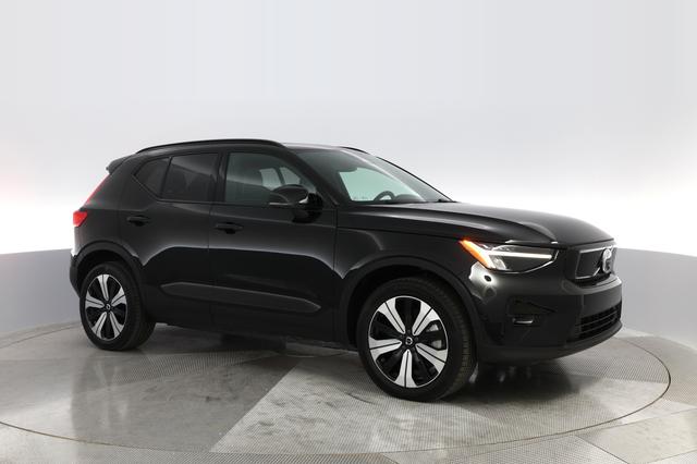 2023 Volvo XC40 Recharge — photo 8 of 31