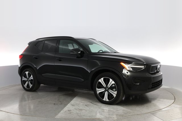 2023 Volvo XC40 Recharge — photo 8 of 31