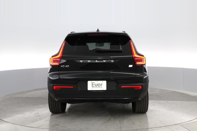 2023 Volvo XC40 Recharge — photo 10 of 31