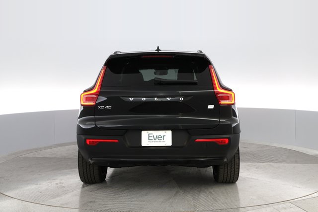 2023 Volvo XC40 Recharge — photo 10 of 31