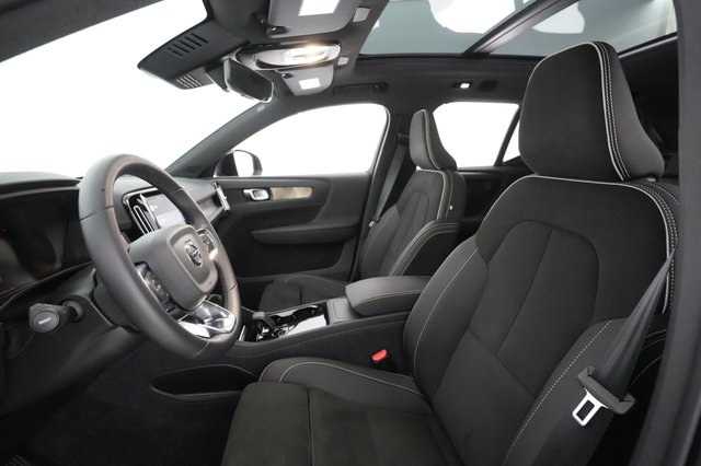 2023 Volvo XC40 Recharge — photo 17 of 31