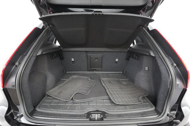 2023 Volvo XC40 Recharge — photo 21 of 31