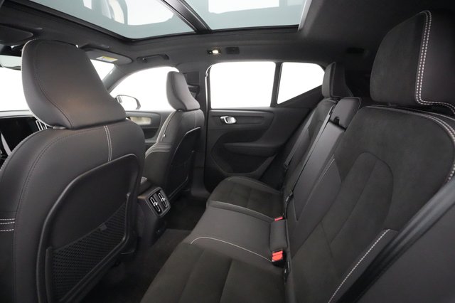 2023 Volvo XC40 Recharge — photo 18 of 31
