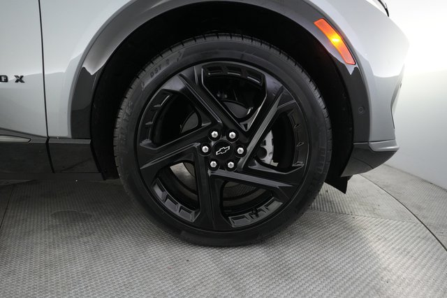 2024 Chevrolet Equinox EV — photo 16 of 20